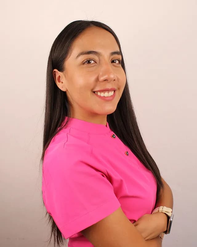 Dra. Abigail Luciano, odontopediatra, sonriendo